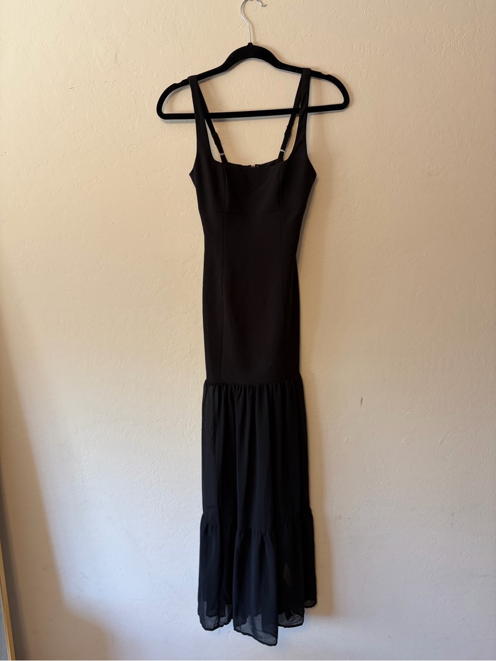 Classic Black Square-Neck Maxi Dress with Tiered Skirt - Picture 2 of 5